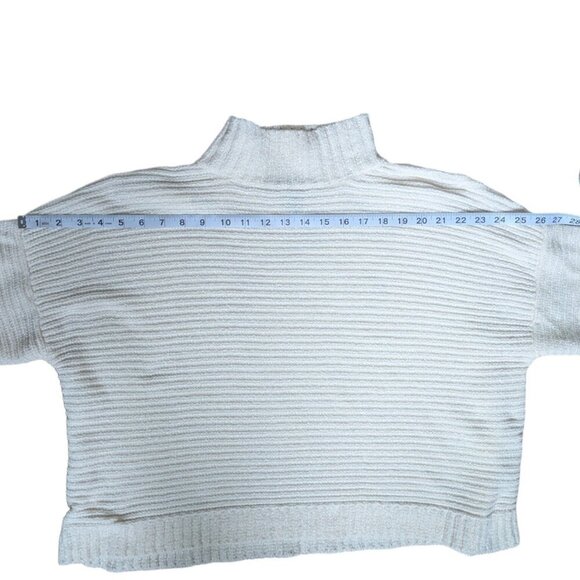 Forever 21 Cream Soft Fluffy Long Sleeve  Knit Turtleneck Sweater Women Size Med - Picture 6 of 9